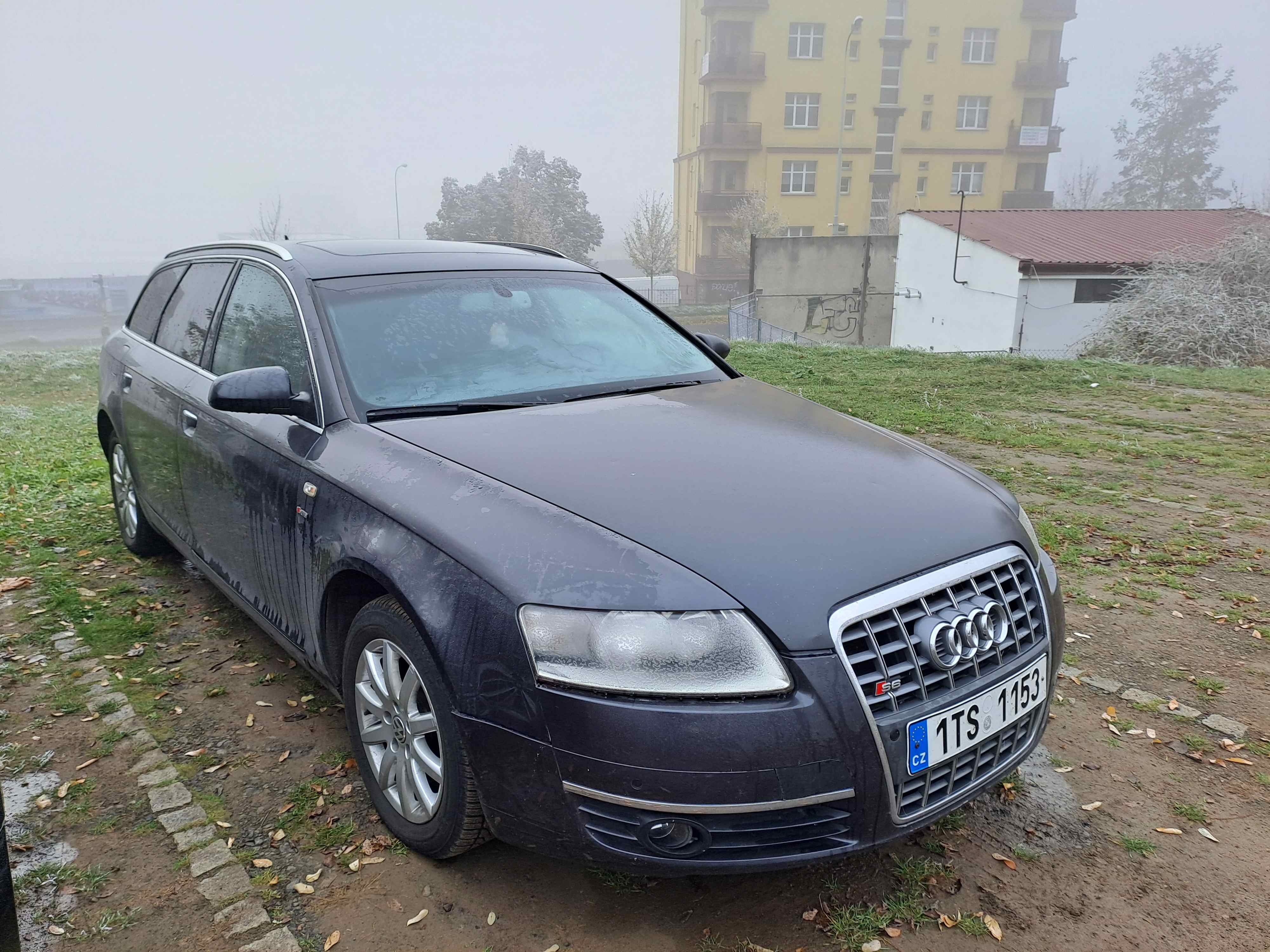 Osobní automobil Audi AVANT A6